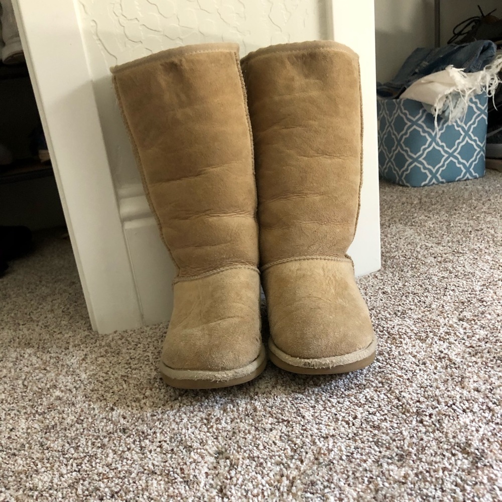 Classic Tall Women’s Uggs size 8